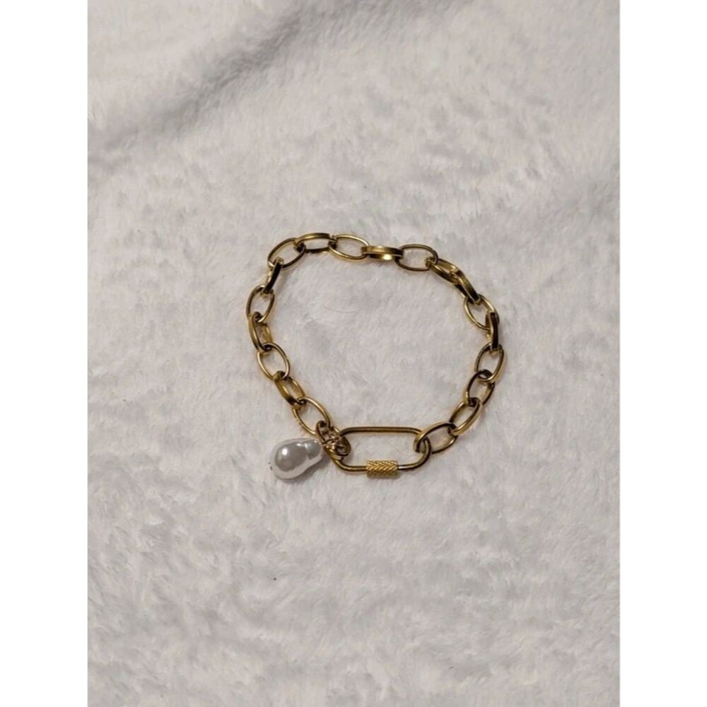 Gold Tone Paperclip Link Chain Bracelet Screw Carabiner Lock Baroque Pearl Charm